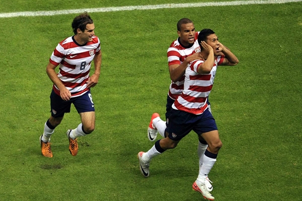 Orozco festejando el gol de la victoria.