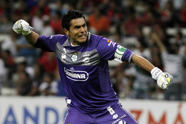 Oswaldo Sánchez festejó efusivamente la victoria sobre los atlistas.