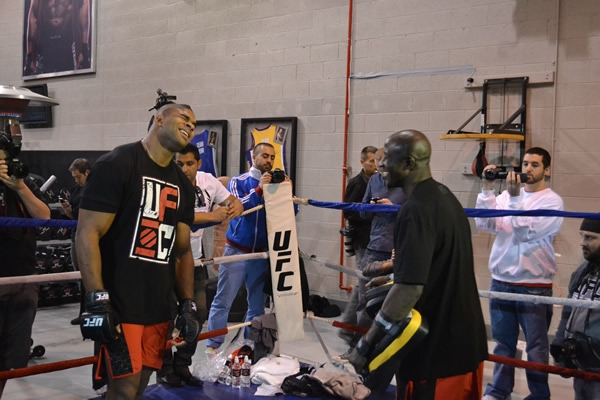 Overrem se prepará para enfrentar a Brock Lesnar