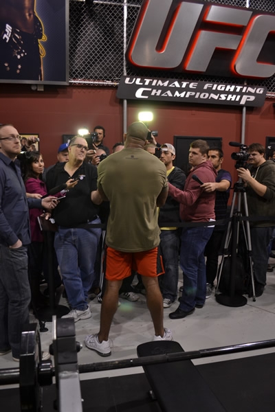 Overrem se prepará para enfrentar a Brock Lesnar
