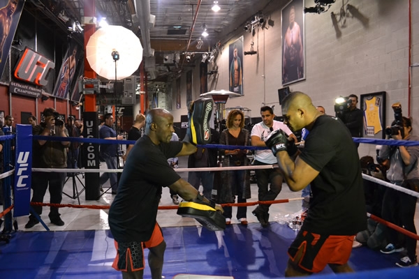 Overrem se prepará para enfrentar a Brock Lesnar