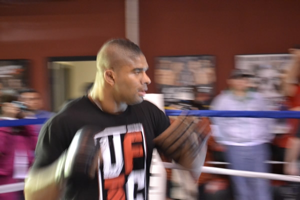 Overrem se prepará para enfrentar a Brock Lesnar