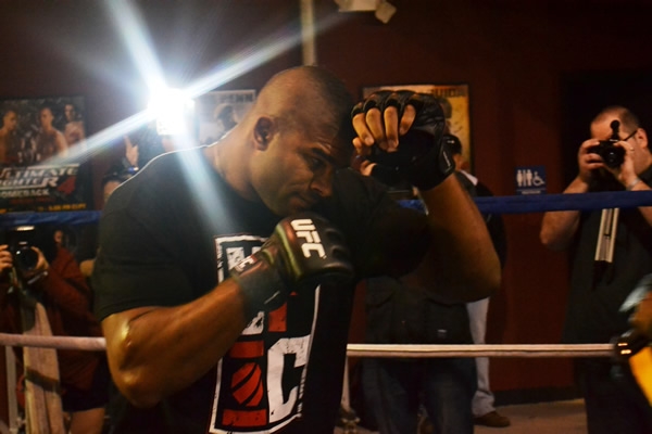 Overrem se prepará para enfrentar a Brock Lesnar