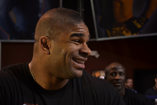 Overrem se prepará para enfrentar a Brock Lesnar