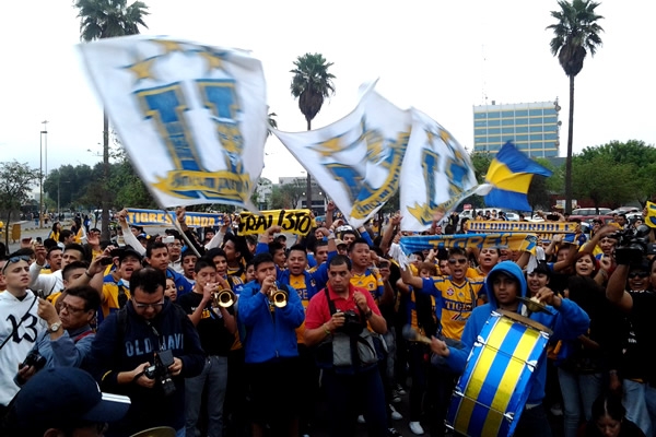 Se oyen los sonidos del líder, de los Tigres en San Luis.