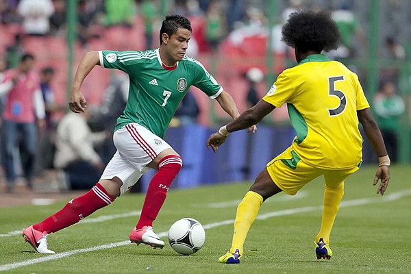 Pablo Barrera realizando una jugada individual.
