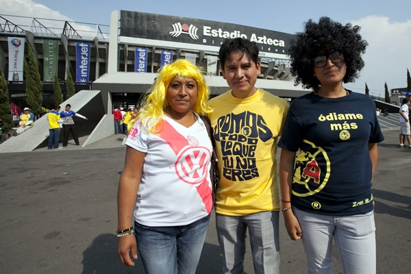 Partido de lujo y todos visten para la ocasión.