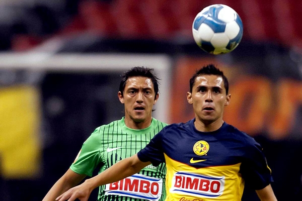 Paul Aguilar atento a la esférica.