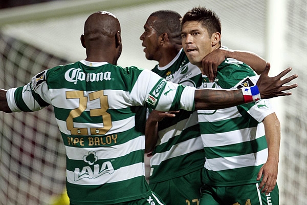 Peralta no se quedó atrás y marcó un gol.