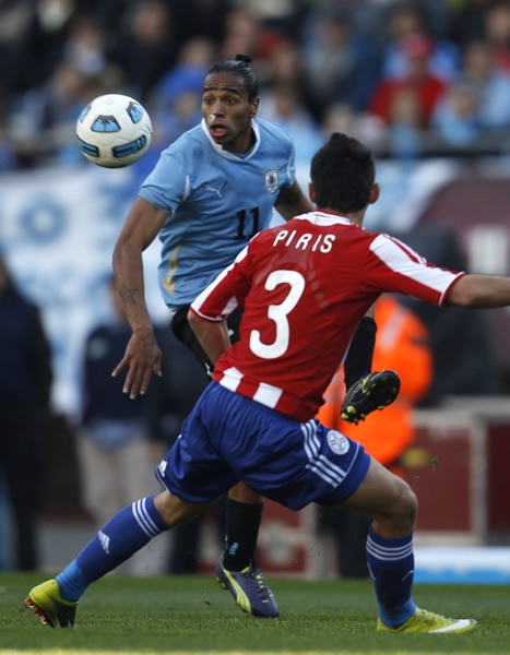 Pereira luchó fuerte con Piris.