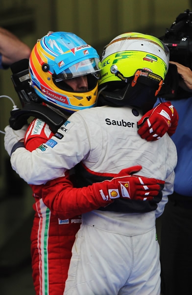 Pérez fue felicitado por Alonso.