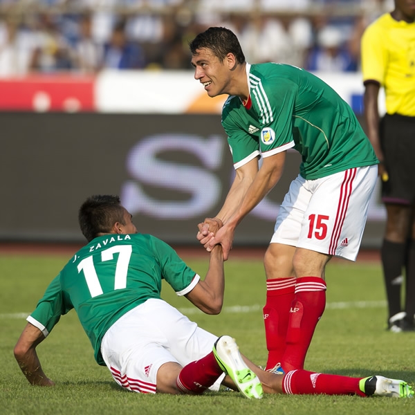 Pese al resultado, la zaga siempre fue solidaria.