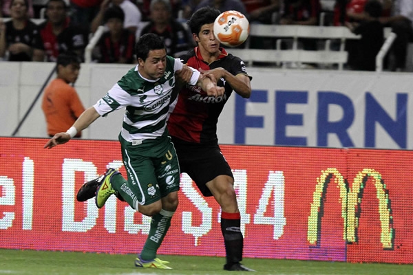 Pese a ir ganado el juego, el equipo de la Laguna seguía atacando.