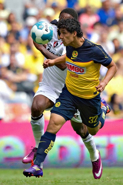 Pimentel mantuvo a raya a Georgie Welcome.