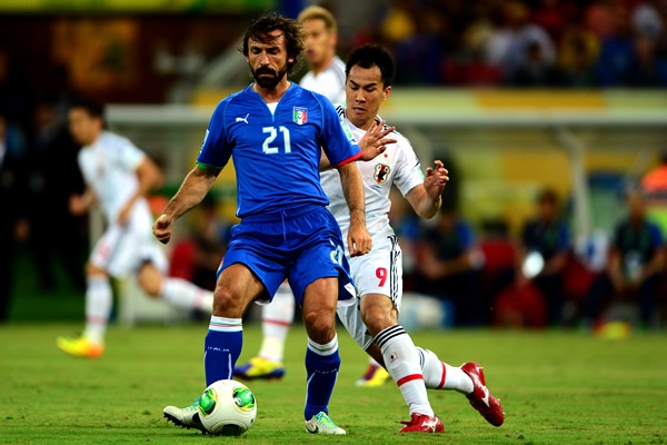 Pirlo, como estatua porque no ha podido hacer nada.