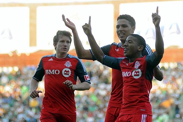 Plata sorprendió a todos e hizo el primer gol del encuentro.