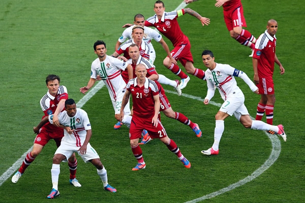 Portugal creaba peligro en jugadas a balón parado.