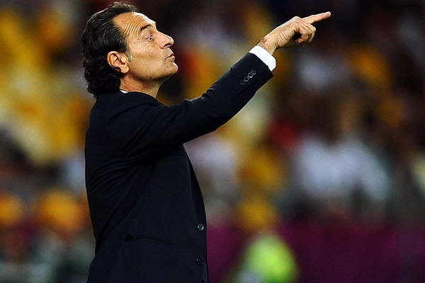 Prandelli gritaba desesperado por el empate que persistía.