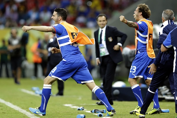 Prandelli respira, su banca es una caldera.