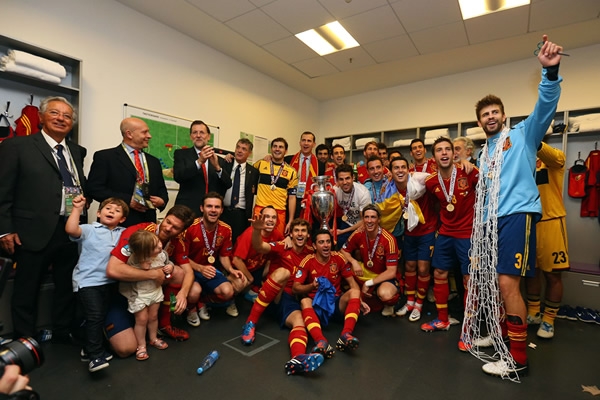 El Presidente españo, Mariano Rajoy, felicita a su selección.