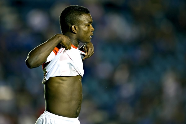 Primer apagón de este partido, el Jaguar que cae por el momento.