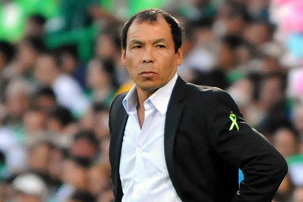 El Profe Cruz, relajado pero atento a su equipo en el TSM.