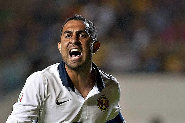 Protesta del jugador azulcrema, Daniel Montenegro.