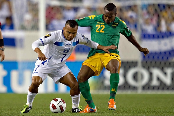 Reggae Boyz y Catrachos se dieron con todo.