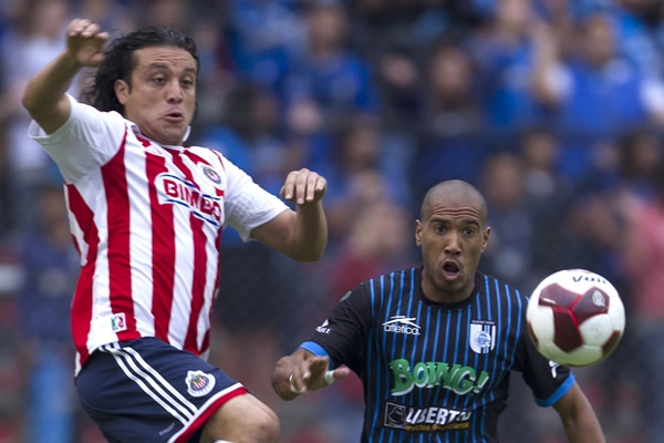 Reynoso, imponente en la zaga defensiva.