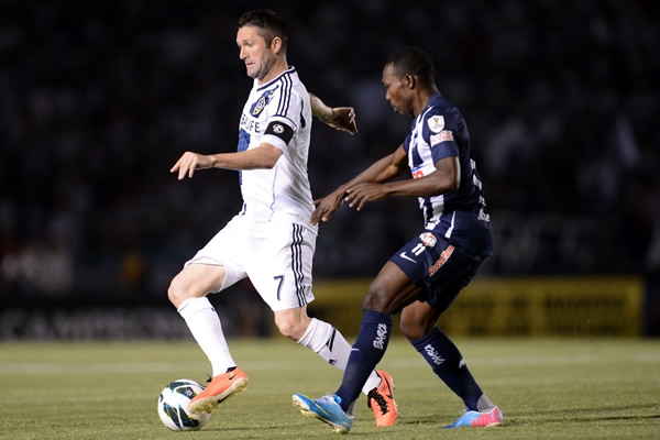 Robbie Keane y su olfato goleador asustan al Tec.