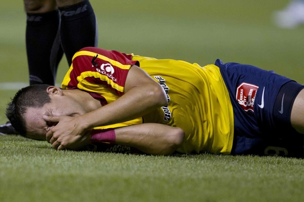 Rodrigo Salinas recibió un fuerte golpe en la cara.