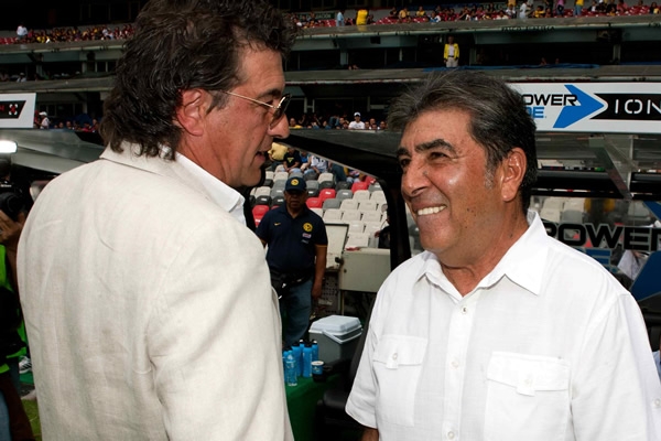 Romano y Reinoso se saludaron antes del encuentro.