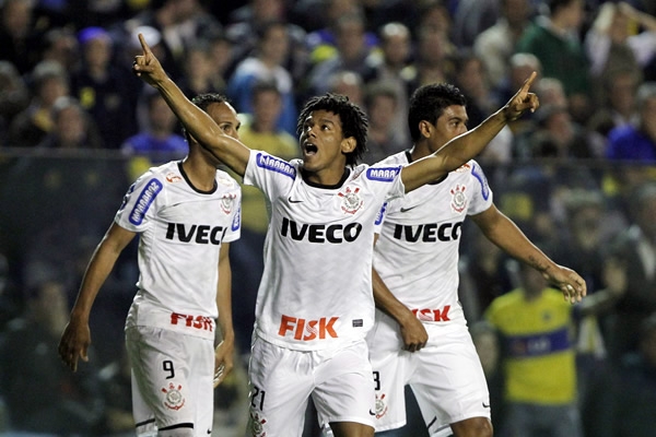 Romarinho celebra su gol, el del empate.