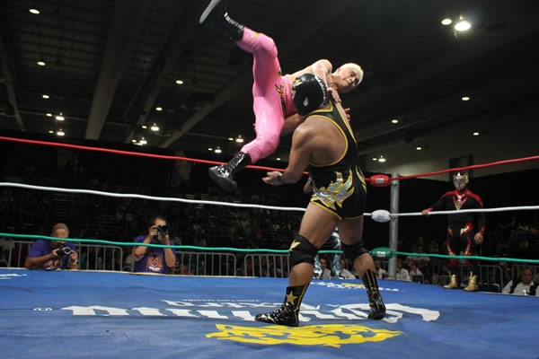 Rompen Atlantis y Guerrero en la Expo.