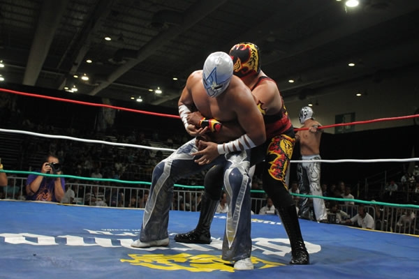 Rompen Atlantis y Guerrero en la Expo.