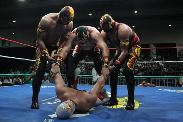 Rompen Atlantis y Guerrero en la Expo.