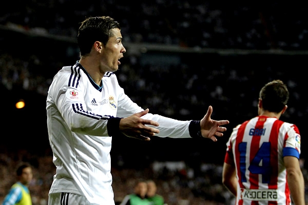 Ronaldo verá el fin del partido en los vestidores, roja.