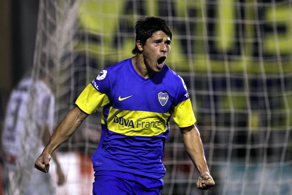 Roncaglia festeja el gol de los locales.