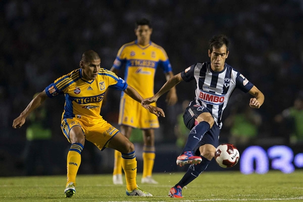 Salcido en la marca a Delgado.