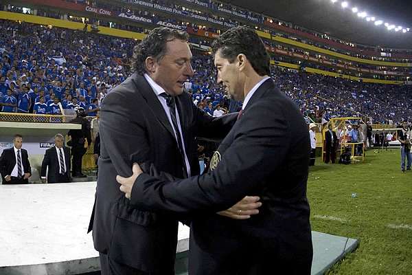 Saludo de técnicos; Rubén Isidro y José Manuel de la Torre.