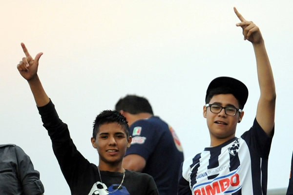 Saludos a la Pandilla siempre presente.