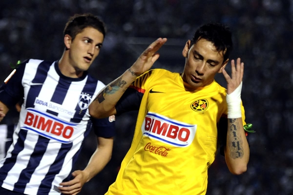 Sambueza sale en la segunda mitad, fue amonestado.