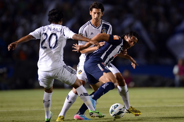 Se acaba una primera parte con una llegada de De Nigris.