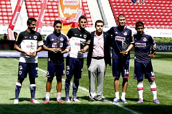 Se homenajeó a los Campeones Olímpicos de Chivas y Rayados.
