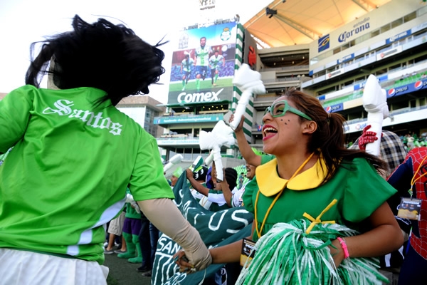 Se ponen deacuerdo para hacerse sentir en la tribuna.