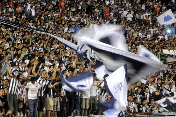 Se siente el calor del apoyo el la tribuna.