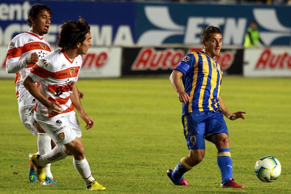 Segunda mitad y no pierde la pila el San Luis.