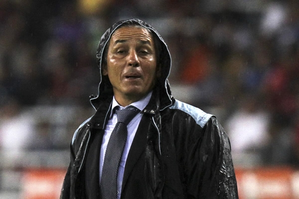 Sergio Bueno, atento al juego de sus pupilos.