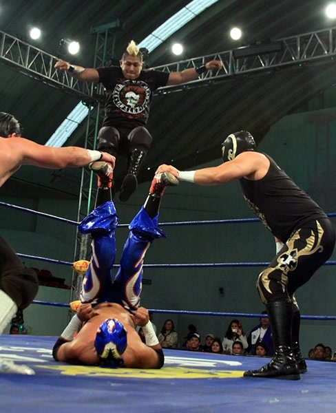 Sigue el camino rumbo a Triplemanía.