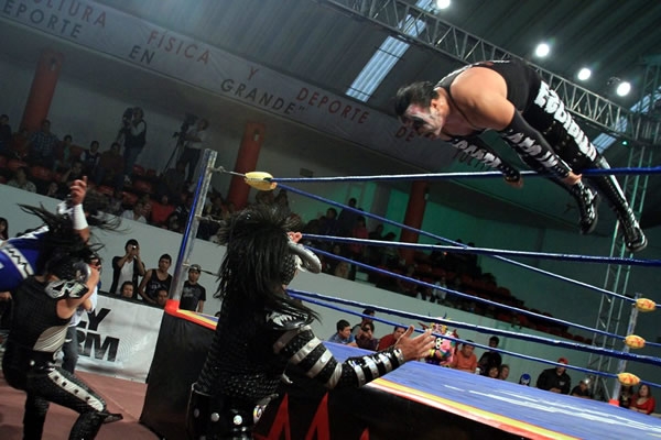 Sigue el camino rumbo a Triplemanía.